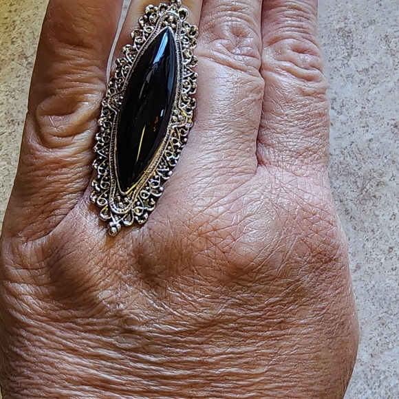 Black faux onyx and silver plated ring size 6, 7, 8, 9, 10, 11, 12 a… - Picture 4 of 8